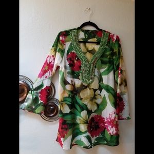 Premise V-Neck White Floral Tunic Top